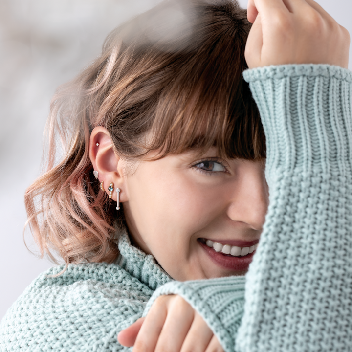 Boucles d'oreilles à tige en diamant serti chaton minuscule